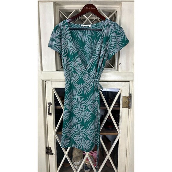 Audrey 3 1 Womens Size Medium Green Dress Wrap Sheer Tropical Flutter Sleeves U4 - Picture 2 of 12